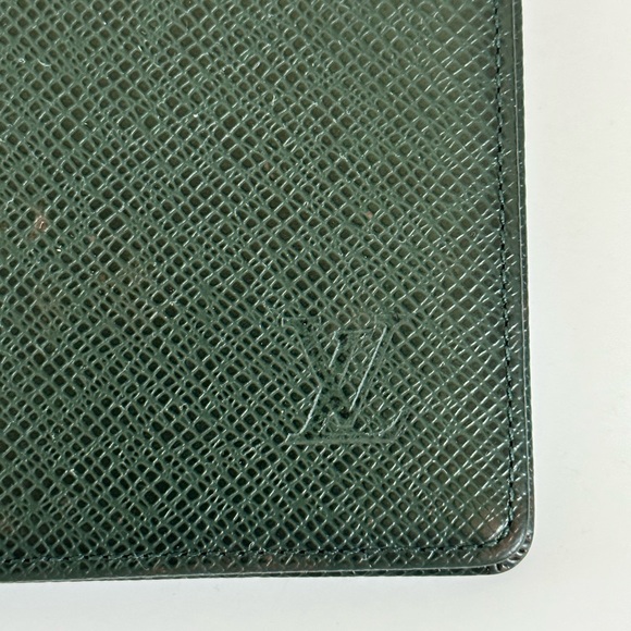 AUTH Louis Vuitton Green Taiga Leather Long Wallet Check Book Bill Credit Card - Picture 4 of 9